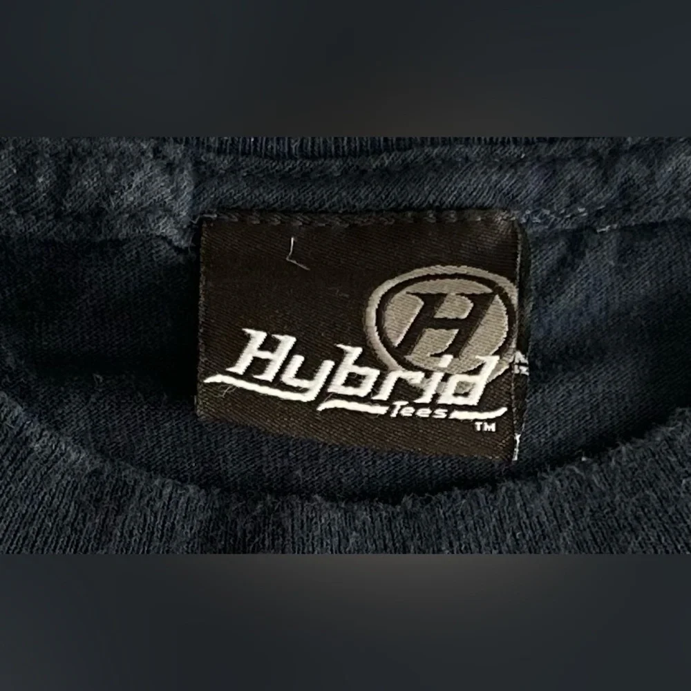 Hybrid Tees Car Wash Graphic T-Shirt Y2K Pinup Girl Muscle Car T-Shirt - Picture 7 of 8